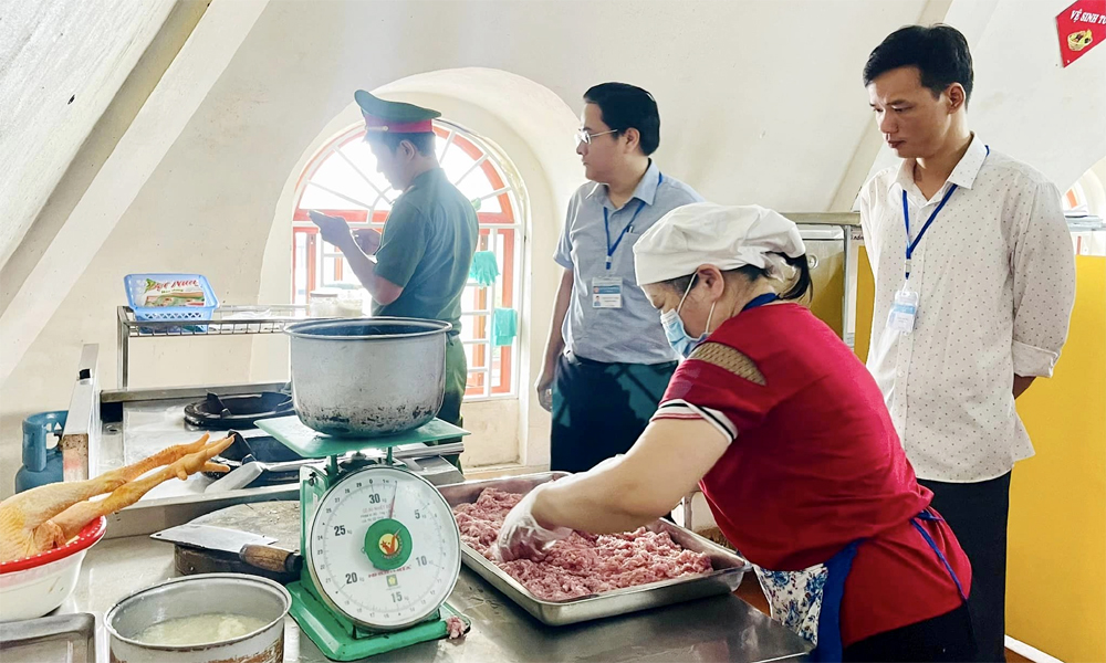  Tăng cường thi hành pháp luật trong lĩnh vực an toàn thực phẩm